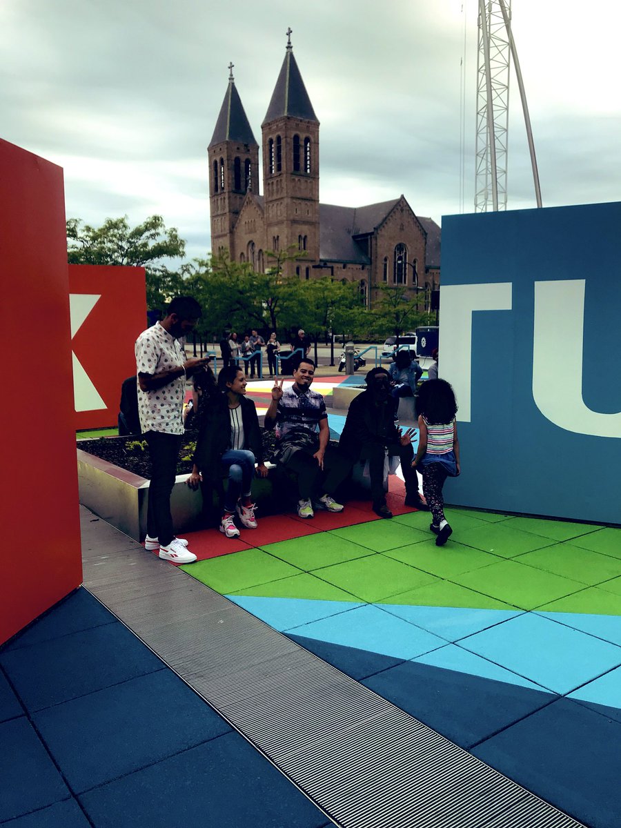 downtownakron's tweet photo. The Party on the Plaza is underway to celebrate 10 days of hard work with 4 amazing artists, dozens of STEM learners and community volunteers. Thank you all (and our partners) for making this happen! #RootsofRubber #PaintThePlaza #akron https://t.co/UXALjSPDLz