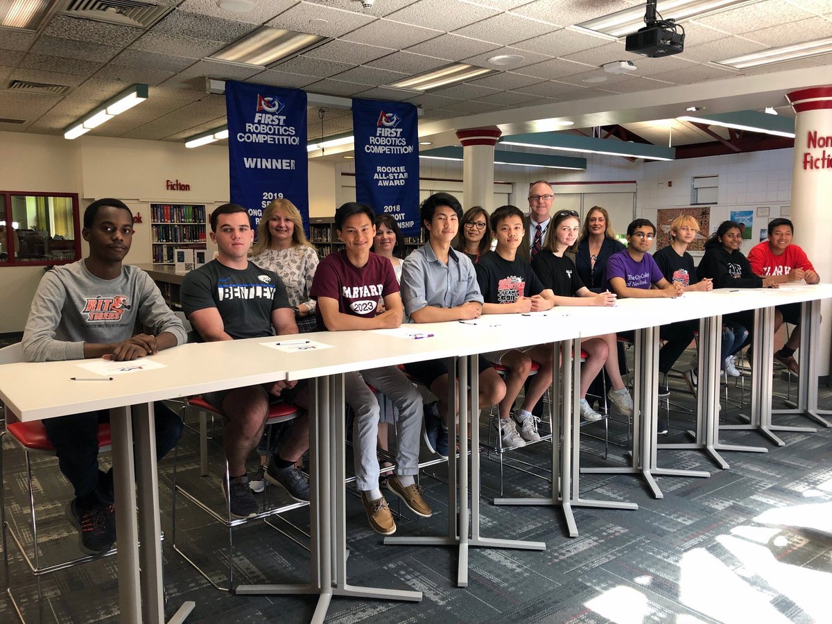 FIRSTSigningDay's tweet photo. Incredibly proud to have celebrated 250+ seniors on #FIRSTSigningDay! 🎉 In collaboration with @FIRSTinTexas and others around the nation, we've been able to recognize these #FIRSTAlums from 40+ teams! Two lucky graduates will soon recieve the #FSDscholar scholarship! 🎓 #FSD2019 https://t.co/H13sUjPsoS