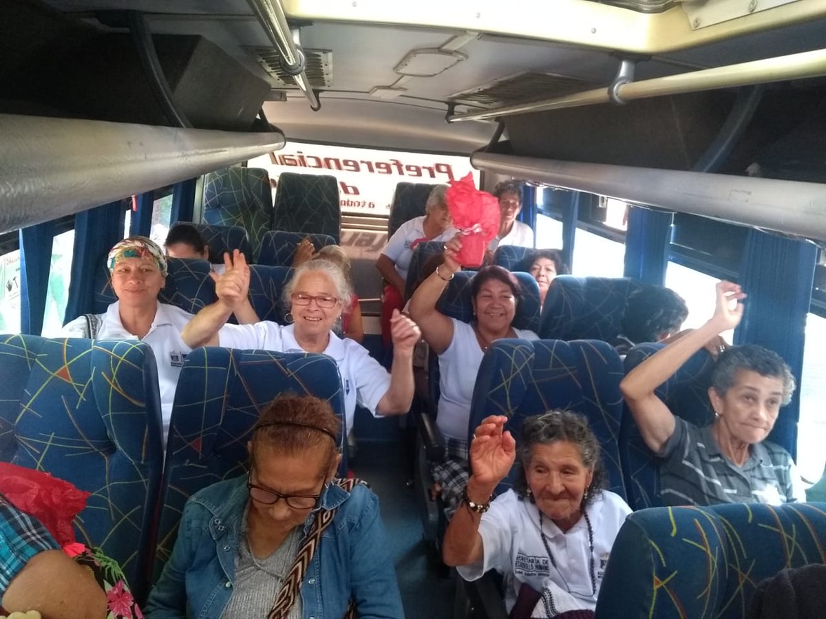 alcaldiaocana's tweet photo. En conmemoración al día de la madre, el Área del Adulto Mayor de la Administración de @MiriamPradoC, llevó a un grupo de abuelitas del programa al Santuario del Agua de la Virgen, donde compartieron una eucaristía, desayuno y actividades lúdico recreativas. https://t.co/fq2qLWHgcR