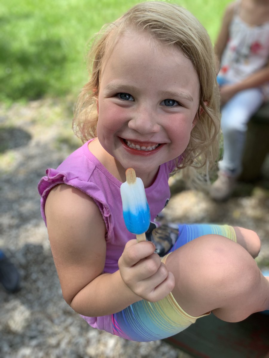 MrsKobermannRBE's tweet photo. Popsicles with kindergarten to celebrate our last full day together! https://t.co/CYpBx6guJ1