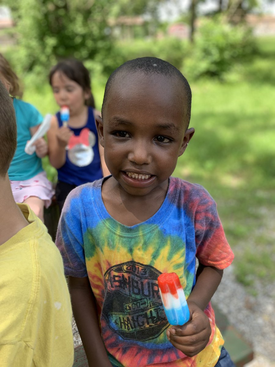 MrsKobermannRBE's tweet photo. Popsicles with kindergarten to celebrate our last full day together! https://t.co/CYpBx6guJ1