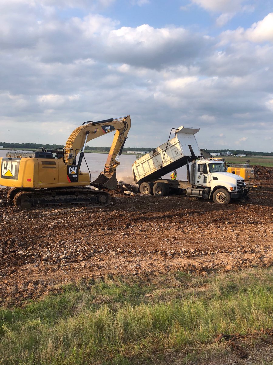 CarrieBlumert's tweet photo. Due to flooding in NE OK County, we received an emergency permit from the Army Corp of Engineers to stabilize the bank of the Canadian River at Wilshire bridge in Jones. My staff are working THROUGHOUT THE WEEKEND to get this done. I am so proud of them. #allpoliticsislocal https://t.co/6JSWxsWXjA