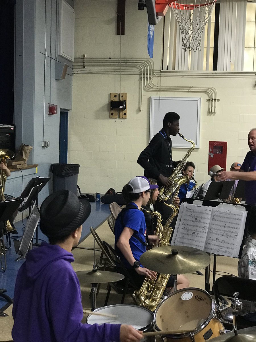 @FHTuttleMS @gripjazz @gailkilkelly @Aimee_Bushey #jazzlives #Makemyday FHTMS JAZZ BAND crushes the elementary school tour bringing joy and delight to so many SBSD kids!