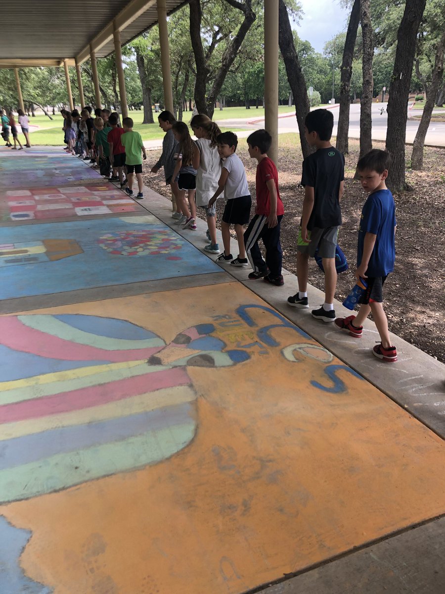 nicoleliebau's tweet photo. #LiebausLeaders sidewalk chalk art! We have some wonderful artists on our campus! #beyouCCES #ccescubs https://t.co/WUUqzABnm1