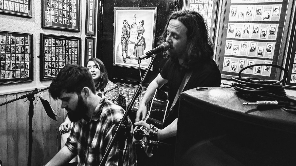 acrosstheline's tweet photo. The first @touralaskamusic gig as a 3 piece has all of @FealtysBar singing. #WPFREE https://t.co/QzZa70w6eP