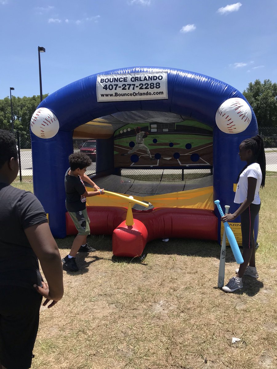 MollierayES's tweet photo. Field Day is the   B E S T   day if you ask around! Our champions had so much fun! Thanks to the very best, hard working staff and Coach Hollenbeck for organizing! 🦁 🏆 https://t.co/U1zMYMtKuX