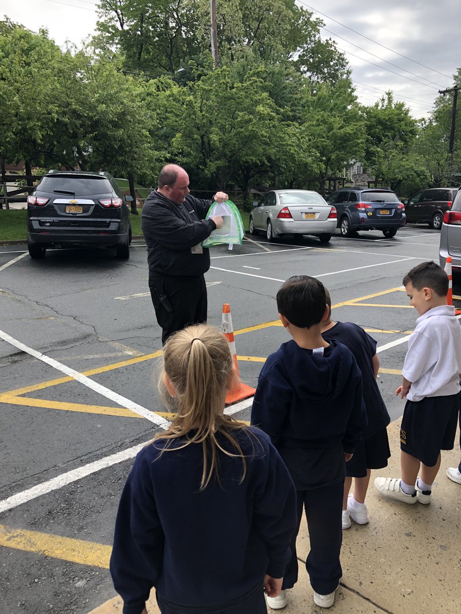 SCS_Prek's tweet photo. A big thank you to Security Guard Joe (Mr. Joe) and Miss Jackie for helping with our butterfly release! 🐛🔜🦋 #prekfun #beautifulbutterflies #sciencelessons https://t.co/zWbKgZMt5Z