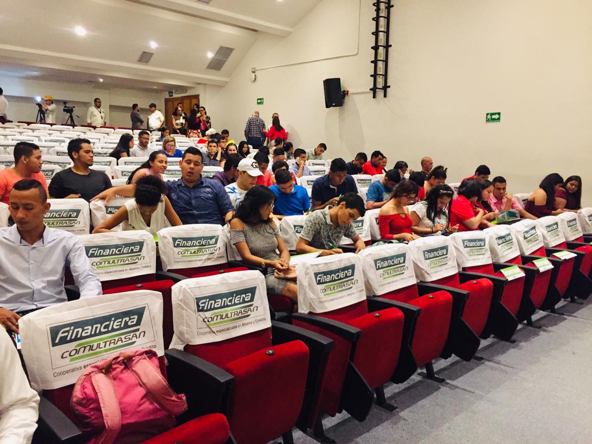 FComultrasan's tweet photo. Estamos a pocos minutos de iniciar  nuestro evento de entrega de becas universitarias del programa #BecaTodaTuCarrera, el cual le permitira a los jóvenes estudiantes de la @SedeUISBarranca y @UNIPAZnoticias cursar su carrera con la beca completa otorgada por nosotros https://t.co/7aJUCakUNx