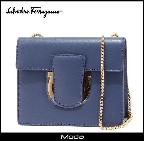 Salvatore Ferragamo ショルダーバッグ https://t.co/ZRQ8QlsGm2 https://t.co/8nx4MdW2z1