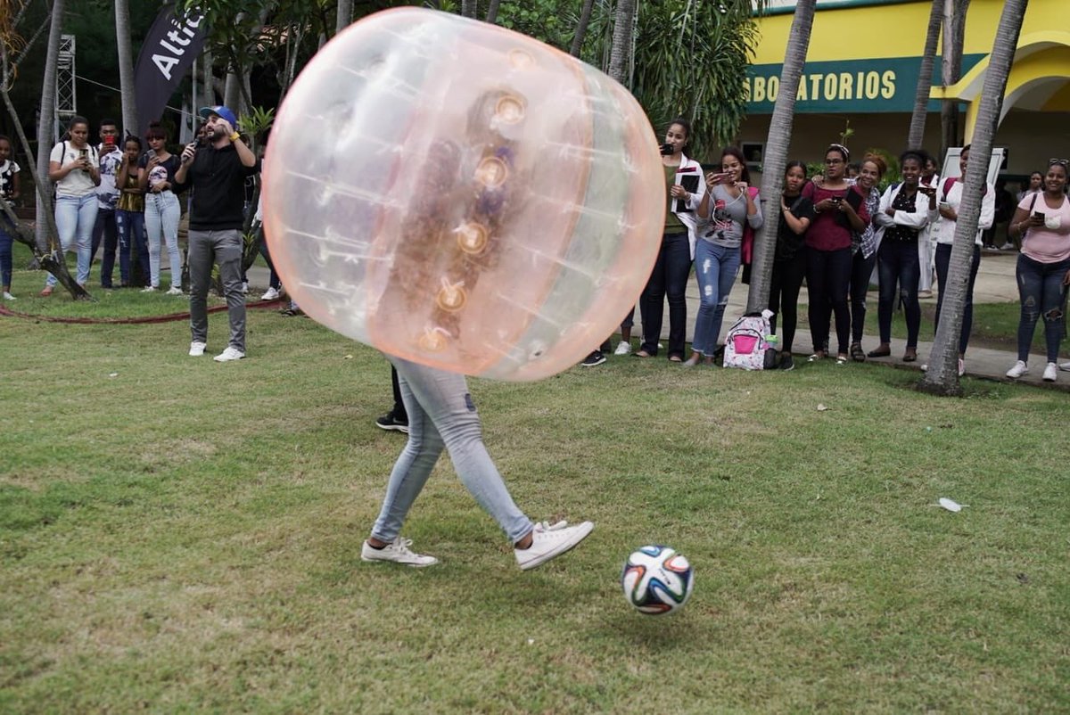 altice_do's tweet photo. ¡Nos unimos a la fiesta de la gira de la @CopaUnivPopular! ⚽️⚾️ Hoy estamos compartiendo con los estudiantes de @UTESA y disfrutando todo el entretenimiento de #AlticeSports 🙌🏻 https://t.co/cXuLHRLE1h
