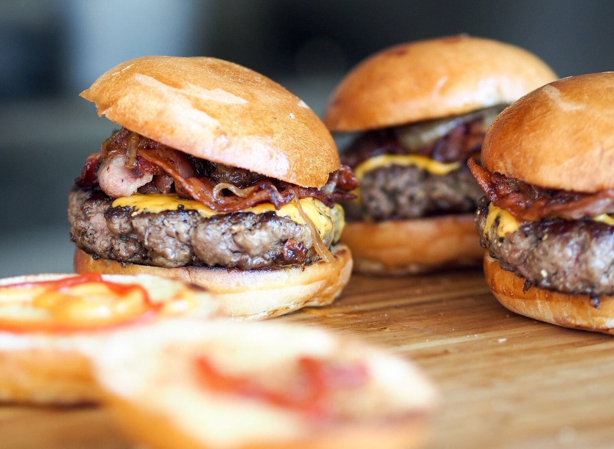 If you are firing up the grill this Memorial Day weekend, you’re probably throwing some burgers on the grill. Hamburgers aren’t hard to make, but can be tough to master. 
Check the link for tips on how to make the perfect, juicy burger 🍔 
maximumliving.live/maximum-living…