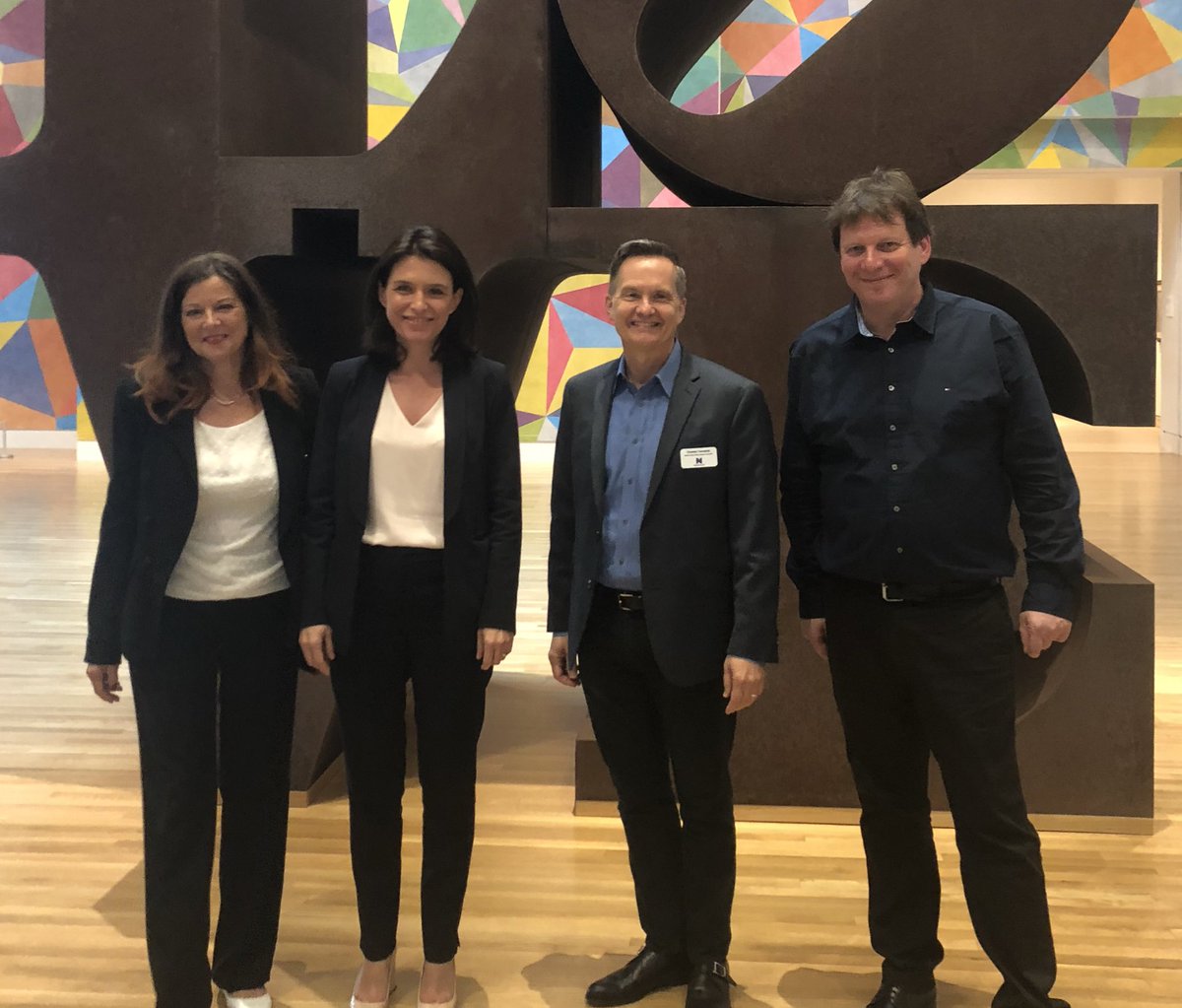 Aujourd’hui une délégation de La Region <a href="/paysdelaloire/">Pays de la Loire</a> et sa présidente sont reçus par le Directeur de L’Indianapolis Museum of Art pour marquer la collaboration entre <a href="/AgenceMazedia/">Mazedia</a>, <a href="/wezit_fr/">Wezit FR</a>  et le musée. #transmedia