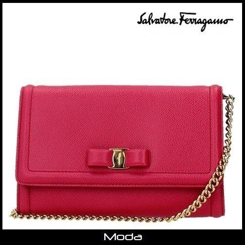 Salvatore Ferragamo ショルダーバッグ https://t.co/3wI2WmqPaK https://t.co/P2TfVkDp8O