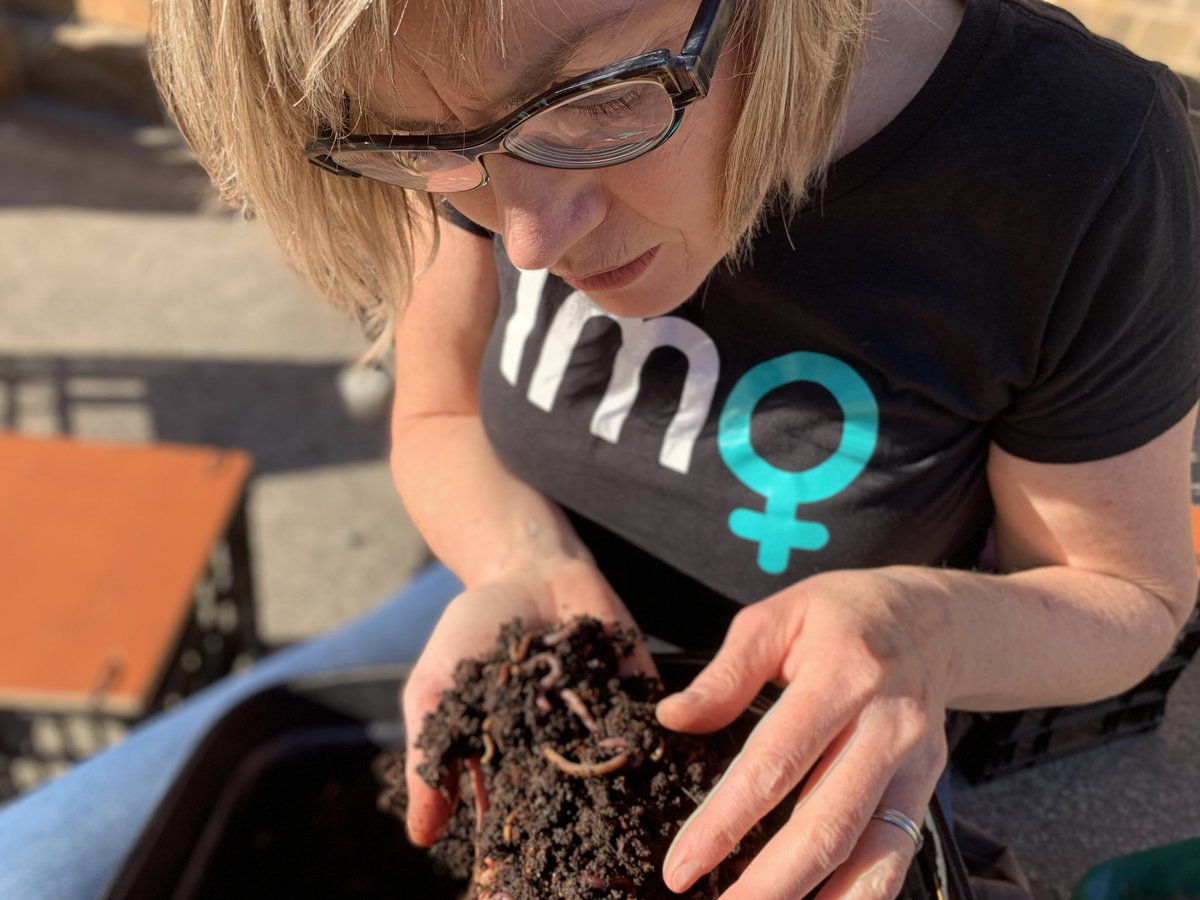 lishfejer's tweet photo. Star performing worms getting pumped and ready for @1millionwomen #loveearthfestival #globalworming https://t.co/OQbzRPmfKH