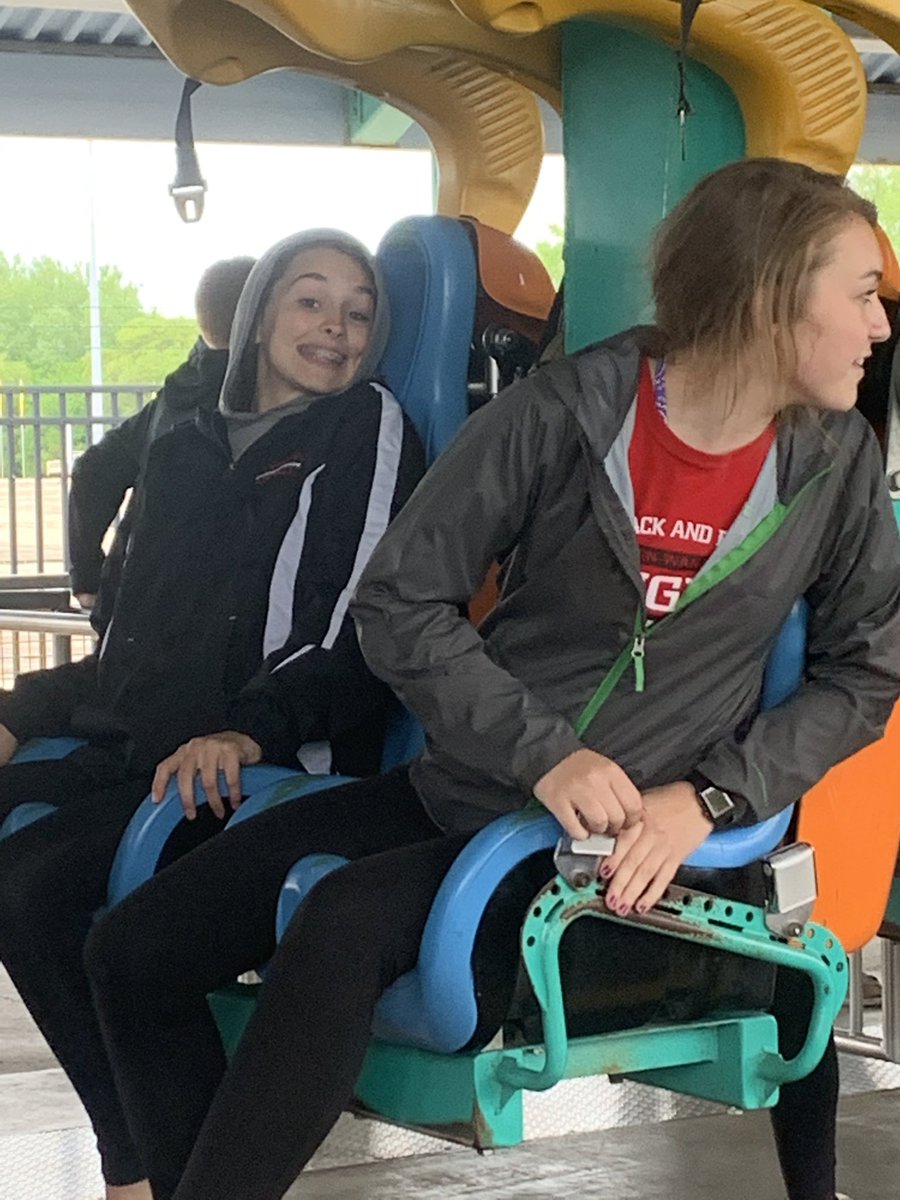 DewitzHeather's tweet photo. A summer kick off with a KW 7/8 choir concert field trip to Valleyfair!! ❤️ https://t.co/FZFU2BmX7g