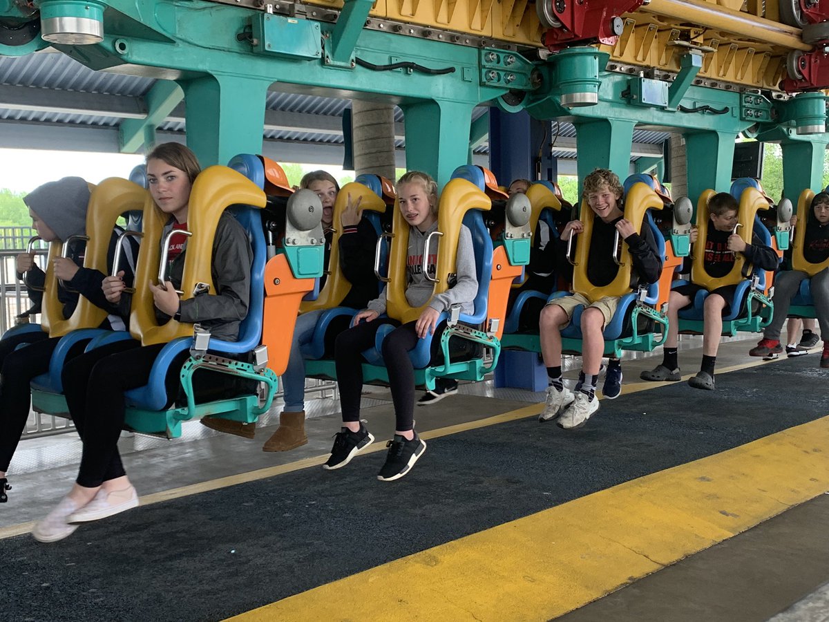 DewitzHeather's tweet photo. A summer kick off with a KW 7/8 choir concert field trip to Valleyfair!! ❤️ https://t.co/FZFU2BmX7g