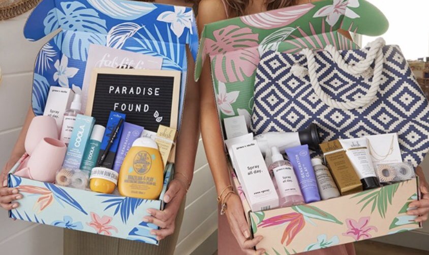 samanthacook13's tweet photo. Hey everyone!!🌸🤩It’s your favorite #Fabfitfunaffiliate here letting you know the SUMMER box is finally here, and contains so many goodies you’ll love it too!! 😍💅🏼 Get your summer box now.👙☀️For 20% off use code BEACHBABE &amp; follow the link below⬇️⬇️
https://t.co/UfDTjLI5R9 https://t.co/bpJYNYhoav