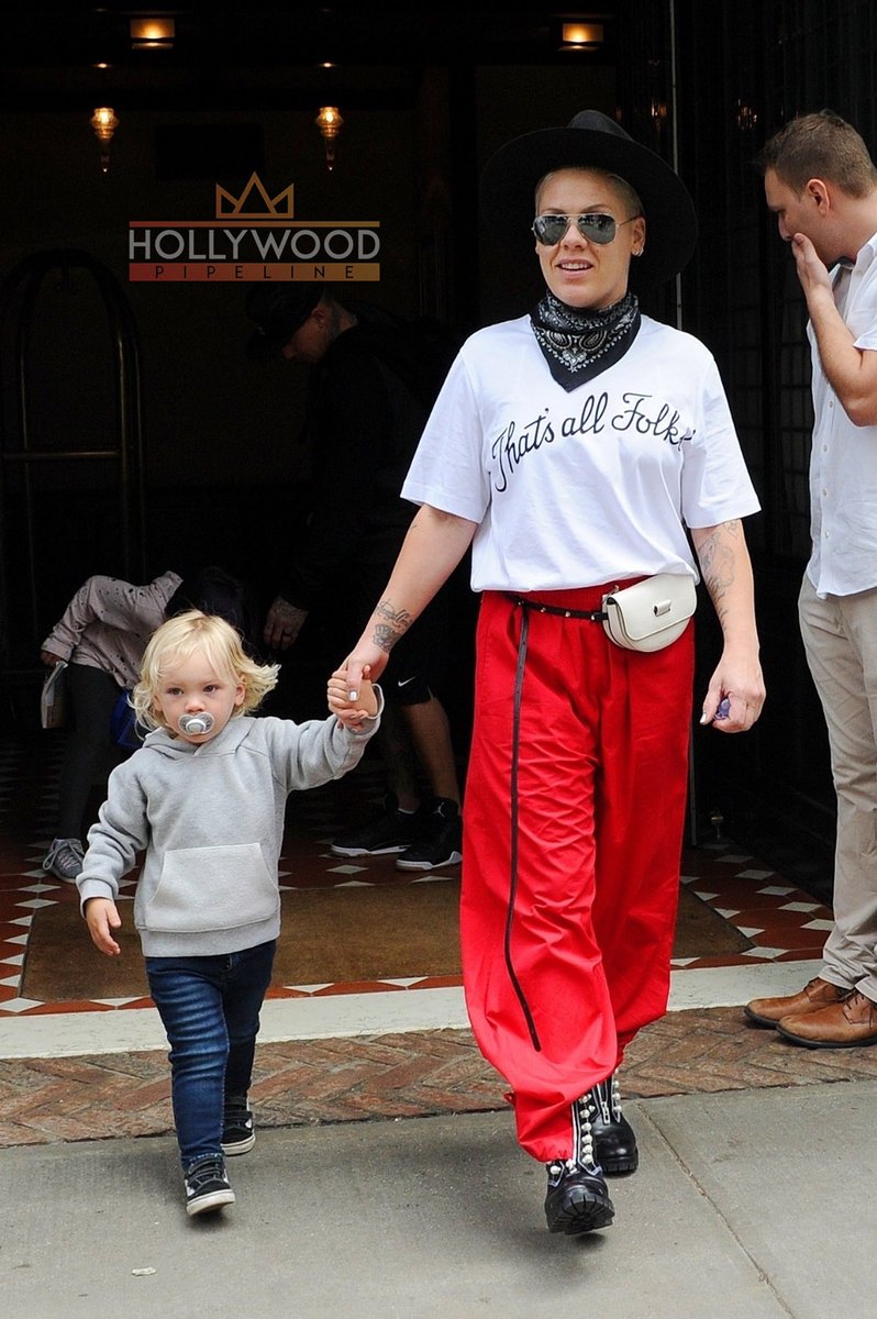 Hollywood Pipeline on Twitter: "P!nk brings the rodeo to NYC while leaving  her hotel wearing Western-inspired clothing and holding hands with her  little two-year-old Jameson Moon Hart @Pink MORE DEETS AND PIX (