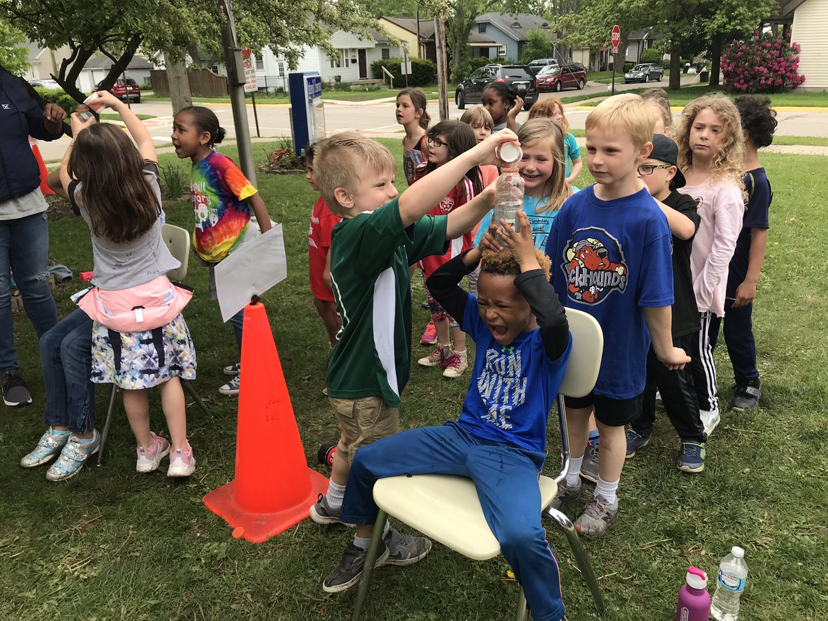 msjohnson_1st's tweet photo. Water bottle relay! #PattengillPride https://t.co/41THYWqlyE