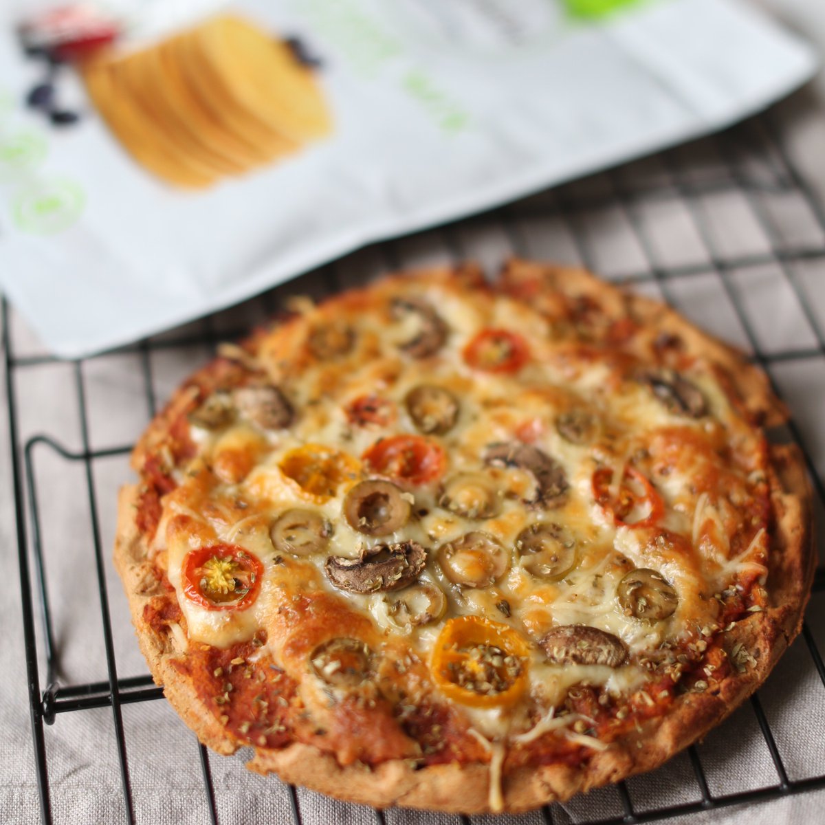MuffinElse's tweet photo. Dinner tonight is a personal favorite! #pizza #fridaynight #fridaynightbites #paleo #muffinelse https://t.co/g8Zd833VFT