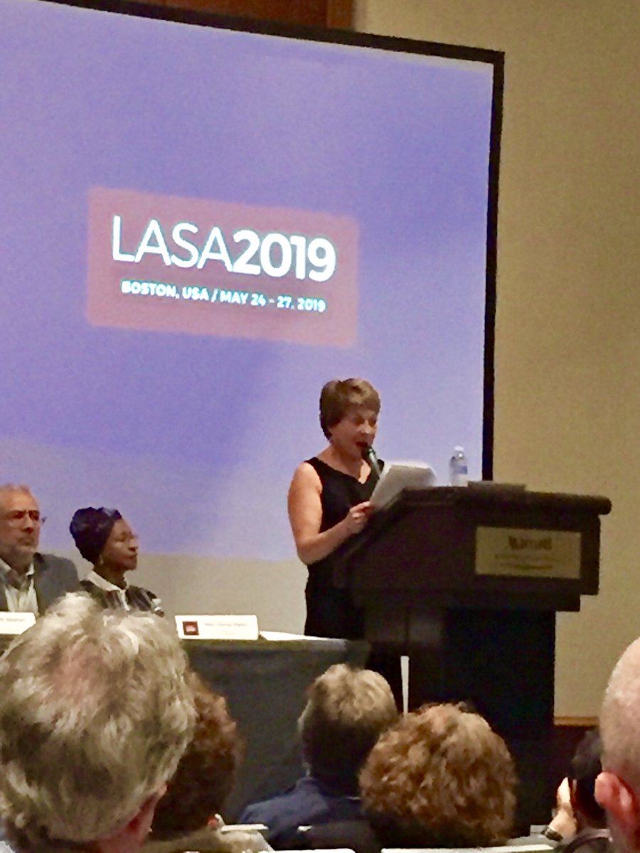 OTROSSABERES's tweet photo. Nuestra Presidenta, Lynn Stephen, una de las fundadoras de #OtrosSaberes, reconoce la ironía de celebrar #LASA2019 con el tema Justicia e inclusión en los USA en este momento. Anuncia que el congreso no se vuelve a celebrar en este país hasta que cambie la situación sociopolítica https://t.co/KQ5UyF7bgt