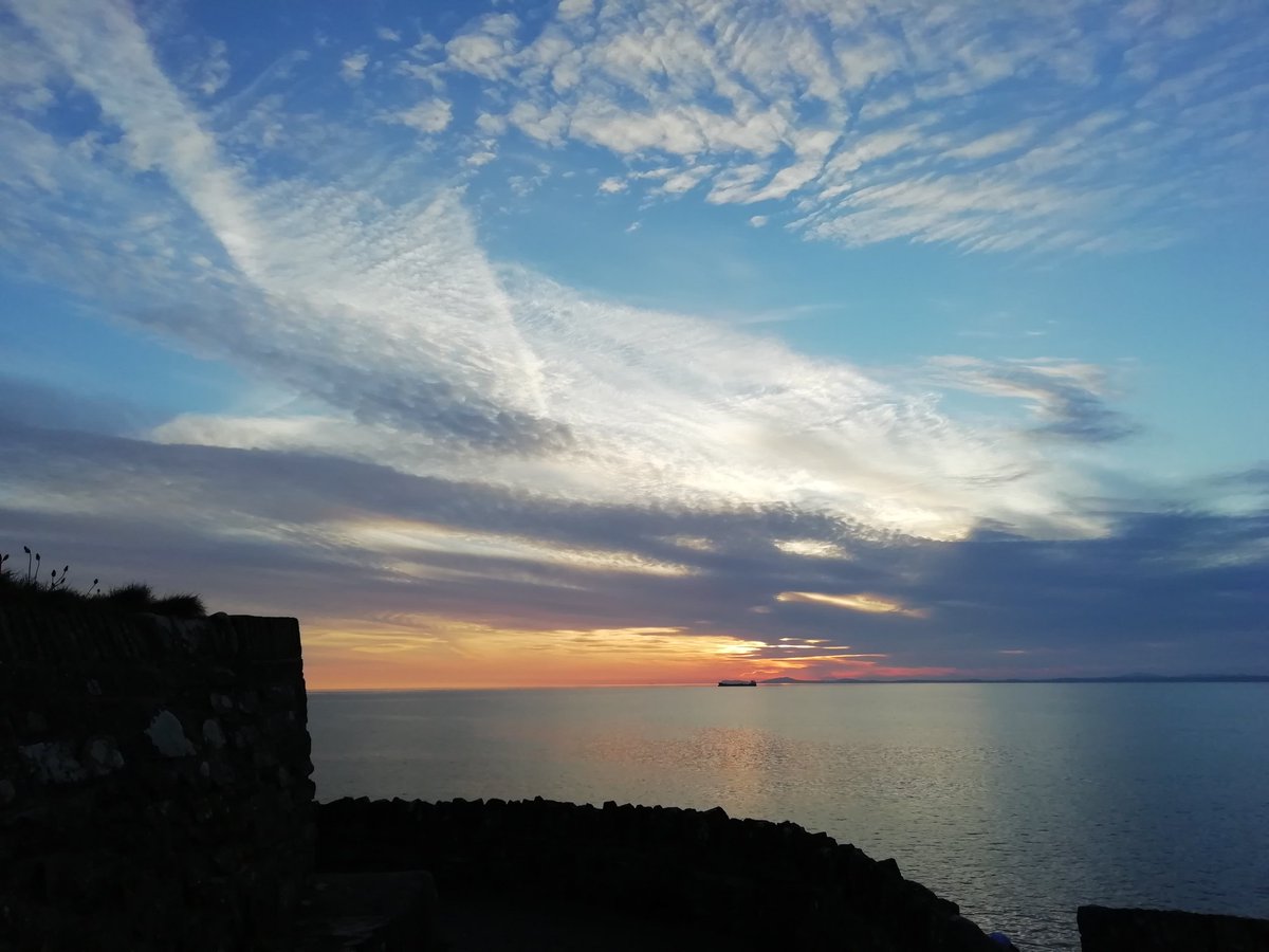 PhotoGemic's tweet photo. #Wales #VisitWales #Pembrokeshire #LittleHaven https://t.co/yw1vH0nyHI