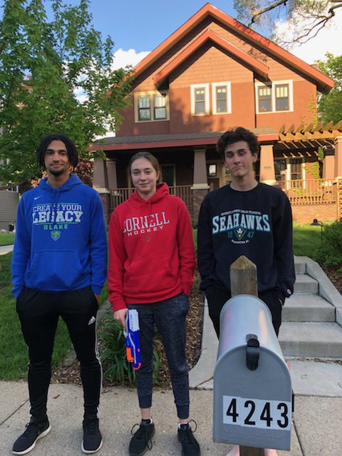 KK and Izzy (4 Doors Down) have killed Casey and Howard (puzda), making their third kill of the final round.