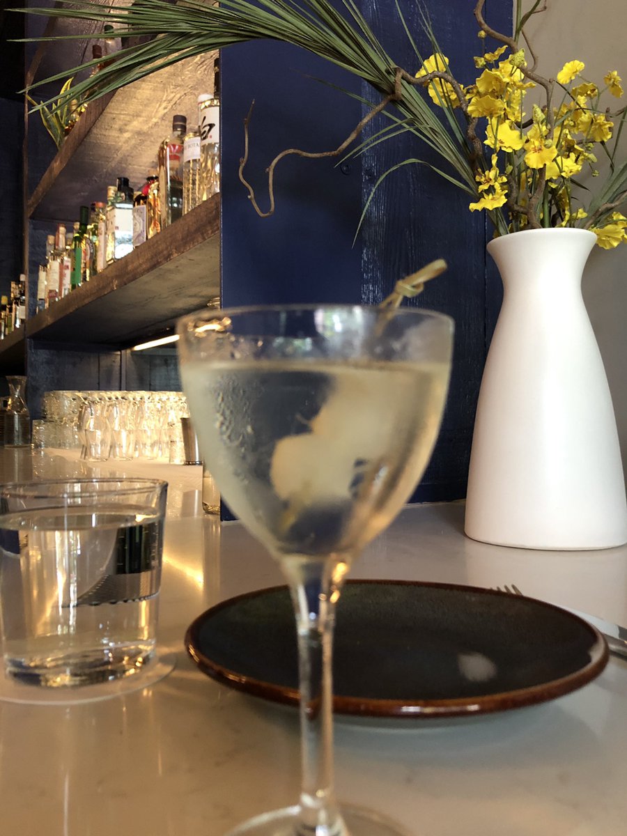 SparrowCoffee's tweet photo. An #OldRaj gibsons @ Rooh, would be hard pressed to find a more perfect #gin. Oh, then there’s this: the Paneer Chili Roll @ #Rooh. https://t.co/8Rir70dCy0