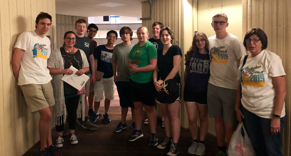 NAQTLive_KH's tweet image. If you just heard “Z O U!” from the elevator, that was me getting Missouri teams St Joseph Central, Polo and Kickapoo into one picture on the 9th Floor. #MOQB #HSNCT