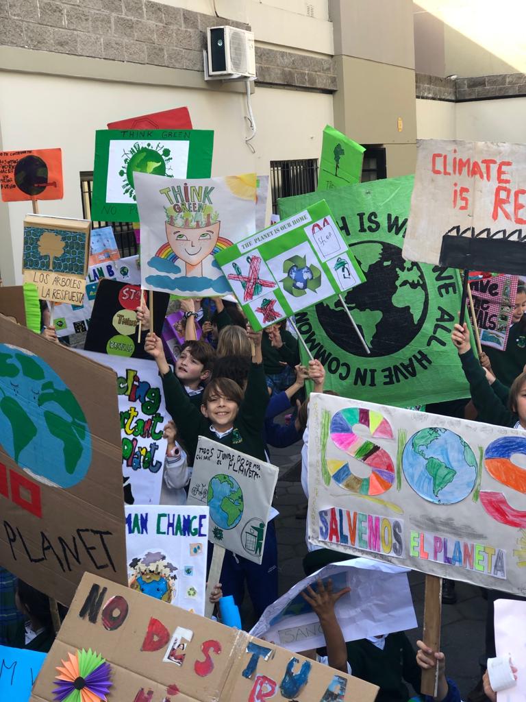 vivilopez2's tweet photo. Students in Adrogue, Buenos Aires Argentina. Happy to join the global Strike https://t.co/aMW3fbVKZo