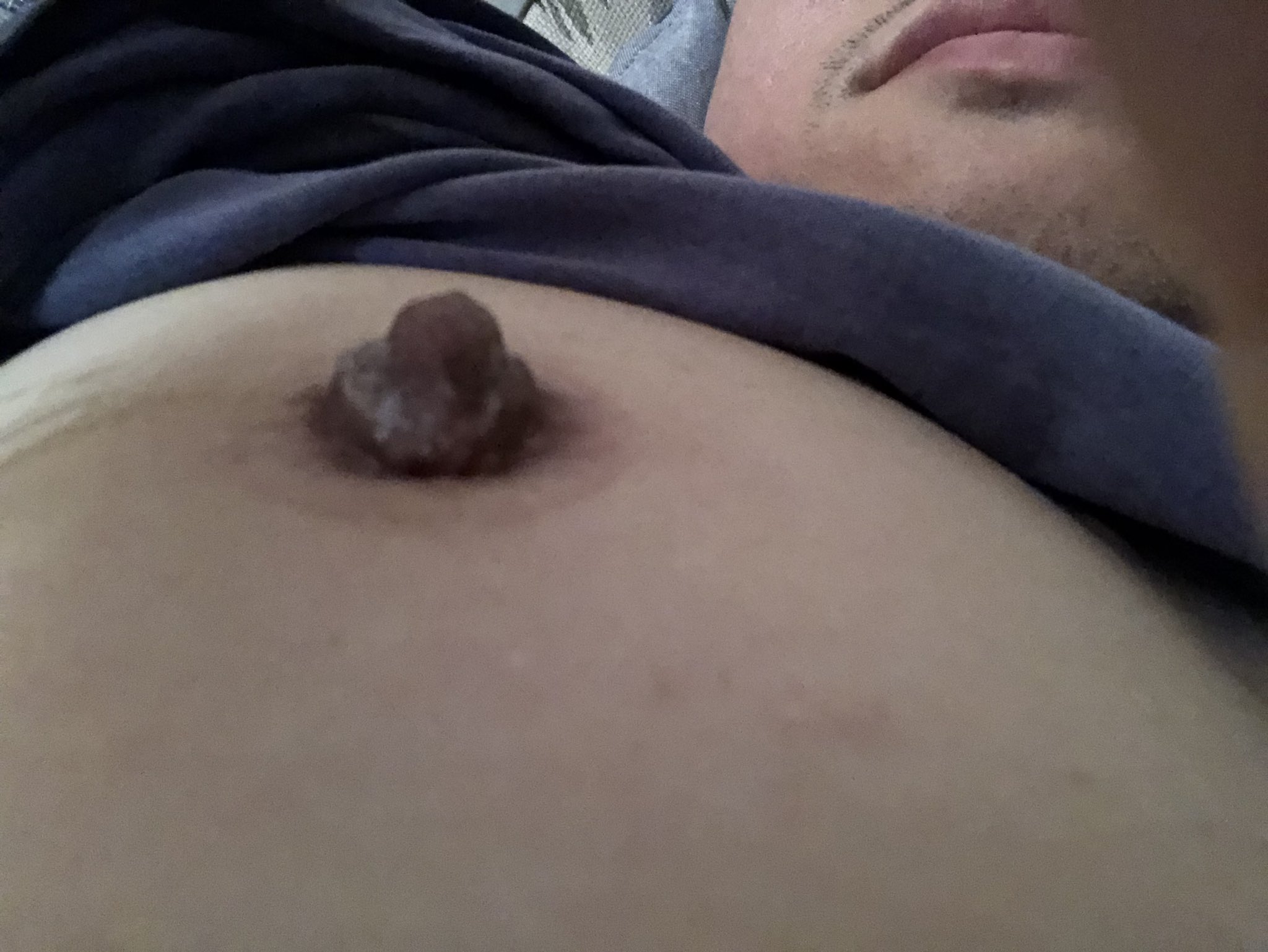 乳首吸引 