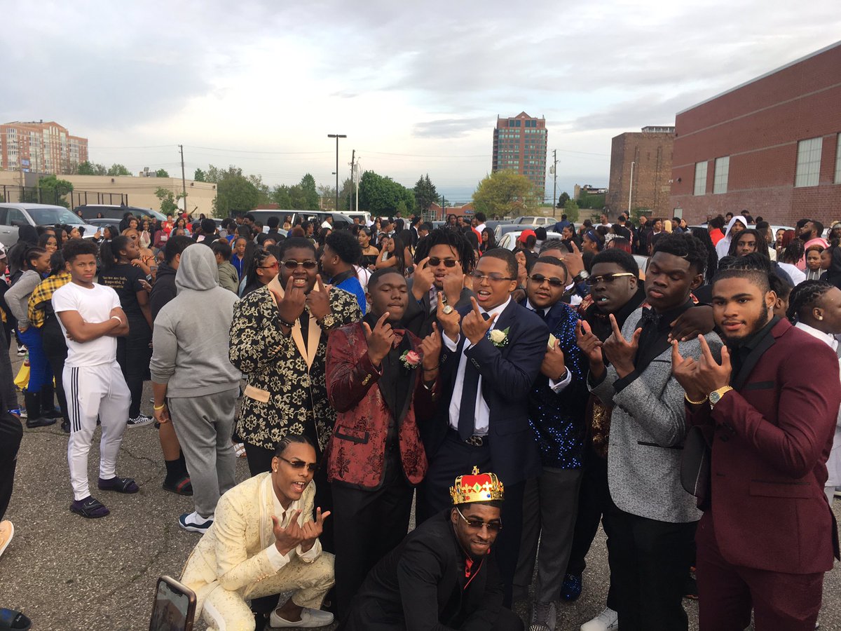 NASHDFILM's tweet photo. #PromSquad #3200 #KkngAffiliation https://t.co/mGyqlc0ST1