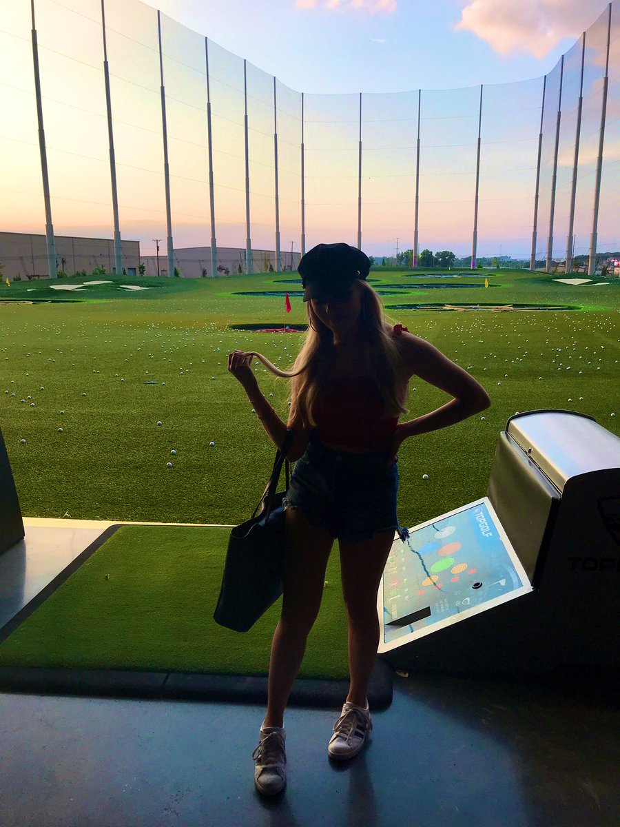 singbeautybabe's tweet photo. My first time at Top Golf. Had to document it Baha. I also won even though I suck at golf.🤷🏼‍♀️ https://t.co/6JJ7aHgBXK