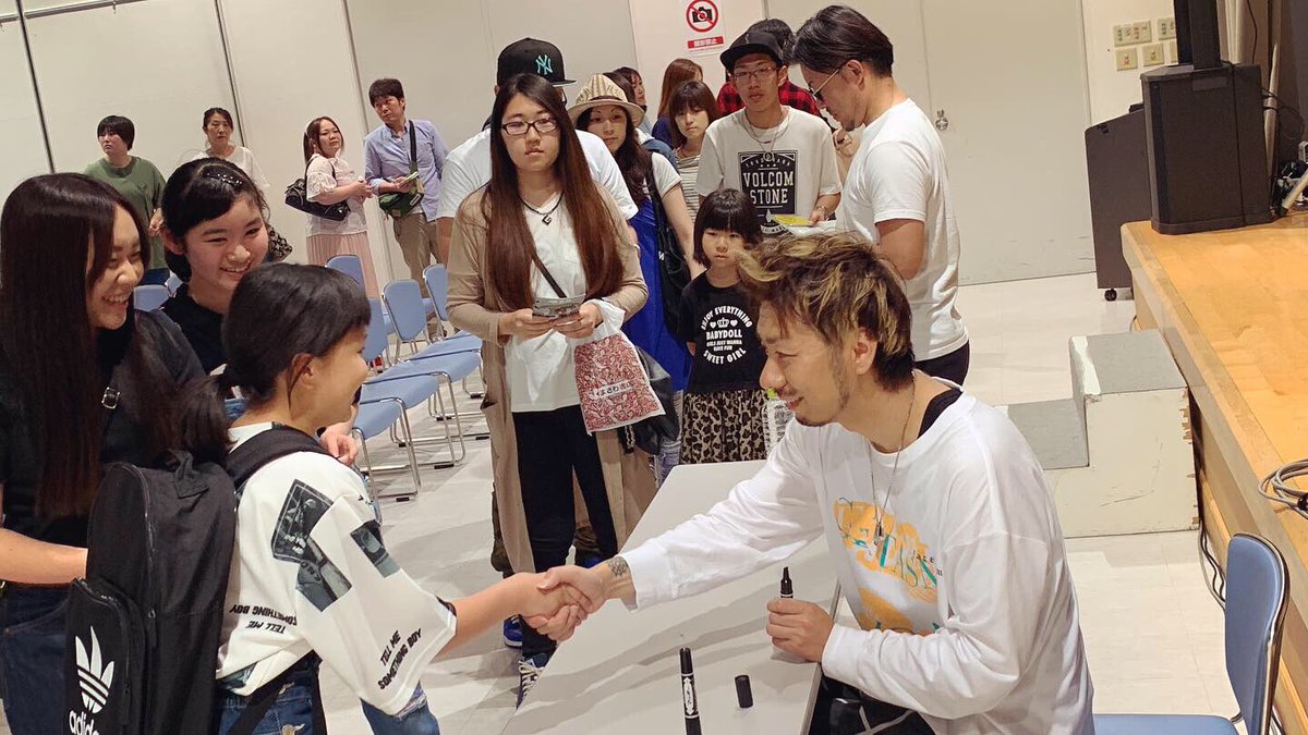 yamazaru_pdr's tweet photo. 山猿リリース記念ライブ本日は青森でした！1回目のライブ沢山の青森ファンがお祝いに来てくれました！！嬉しすぎ🥺二回目もヨロシクね♪

 #山猿 #青森 #ELM #エルム #次のライブは15時半からです♪ https://t.co/q0KH8IGMJU