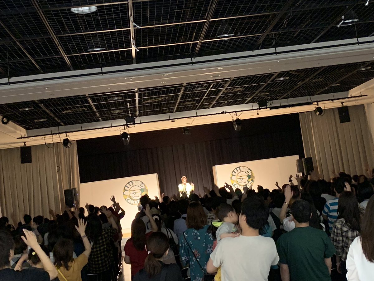 yamazaru_pdr's tweet photo. 山猿リリース記念ライブ本日は青森でした！1回目のライブ沢山の青森ファンがお祝いに来てくれました！！嬉しすぎ🥺二回目もヨロシクね♪

 #山猿 #青森 #ELM #エルム #次のライブは15時半からです♪ https://t.co/q0KH8IGMJU
