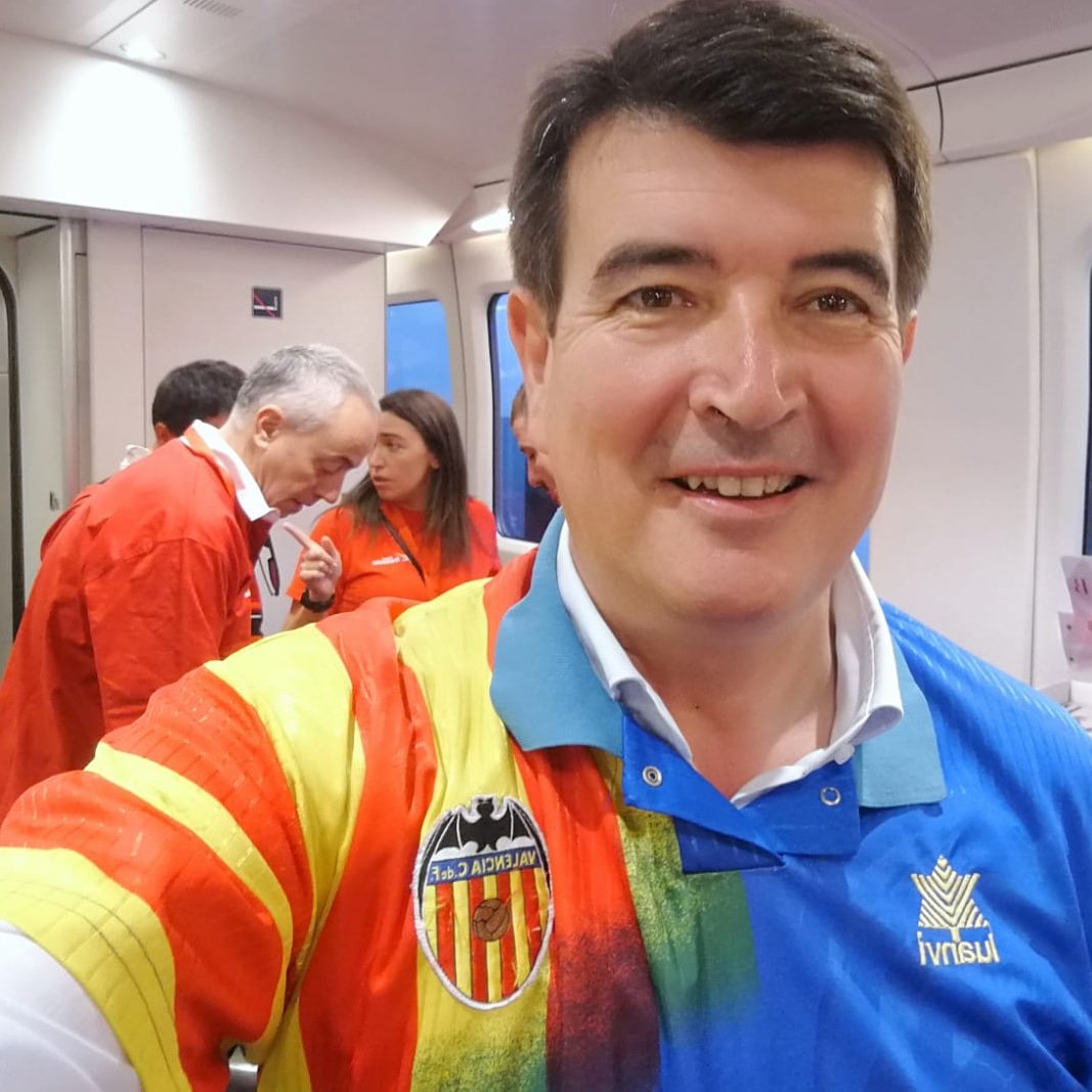 Fginer's tweet photo. Buenísimos días!!!! A Sevilla a por La Copa #AmuntValencia 
@valenciacf @APValencianiste 
#VolemLaCopa https://t.co/lA6cA7SYHg