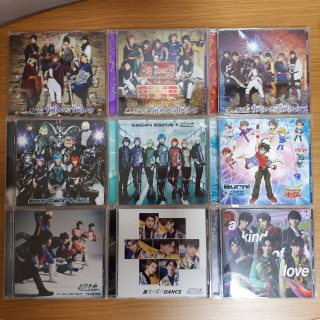 BLACKPI86424068's tweet photo. 第2回超特急プレゼント🎁
前回ファンになったばかりの方々が多かったのでそんな方のために！シングルCDとブルーレイアルバム！そして歴代超特急のグッズをセットでお渡しします！全て3名分用意してますので！大切にお願いします^_^

当選者3名

応募方法フォロー＆リツイート＋リプ

期限5月30日 https://t.co/dTmtv8Pza2