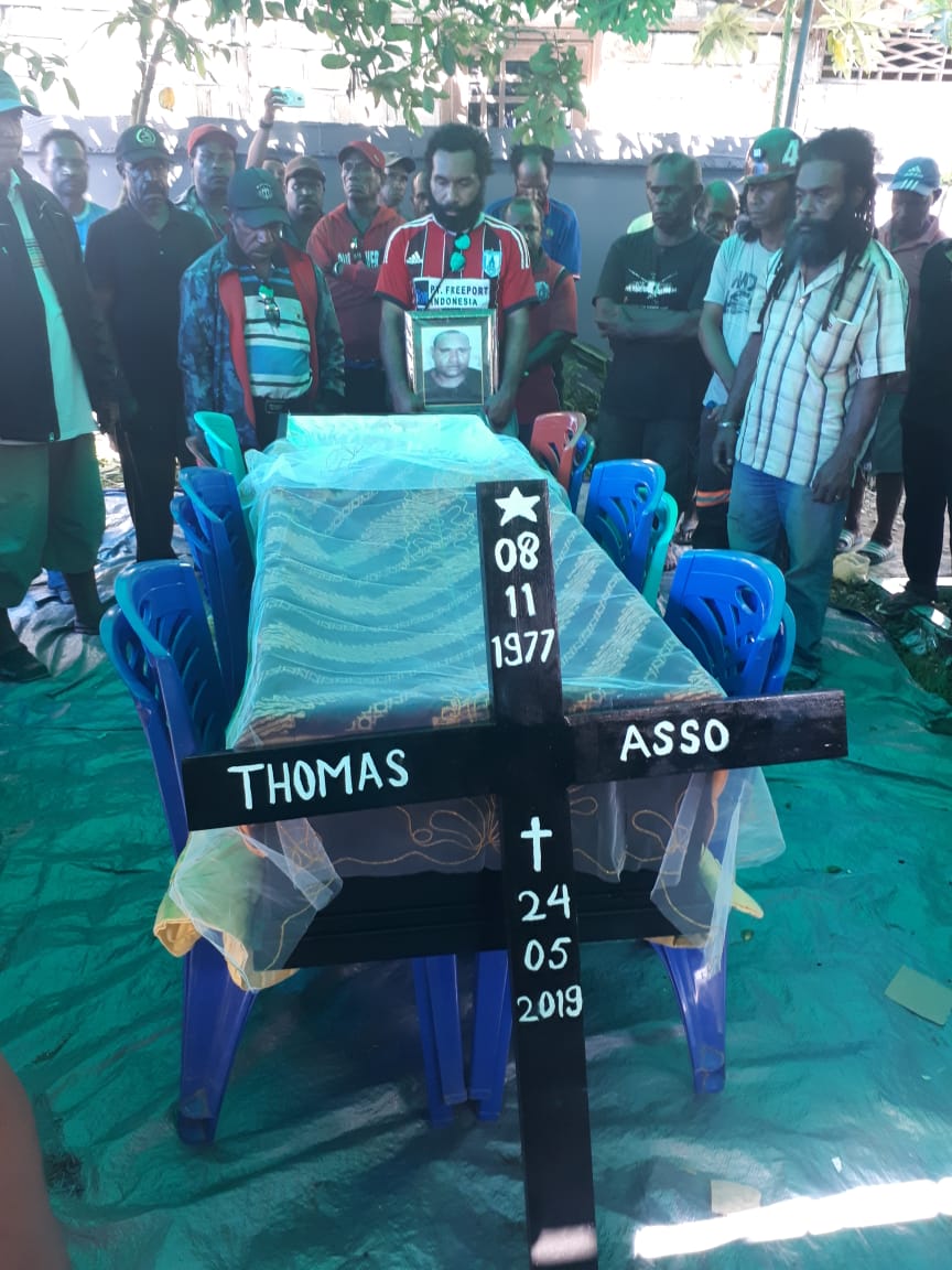 albertsamuel28's tweet photo. Hingga kapan Pak @jokowi akan membiarkan hal ini menimpa kami korban phk yg dilakukan oleh PT. Freeport Indonesia dng cara yang sepihak dan ilegal.

Kami hanya menuntut hak kami yg harus diberi dan dilindungi oleh negara serta PT. Freeport Indonesia.
#8300korbanphkilegalfreeport https://t.co/c8J5nO2x98
