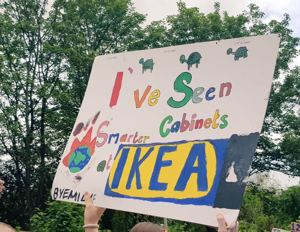 Some days we can all wonder if marching, striking, chanting, talking make a difference. Whether the tears, the exhaustion, the late nights actually make change.

Then the great #GreenWave comes rolling in. Political change is on horizon. Exciting days. 💚
#FridaysForFuture