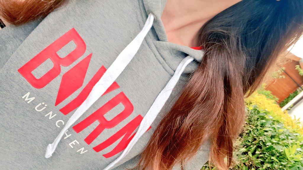 Karina_overbeck's tweet photo. Auf geht's #packmas #offtoberlin #DFBPokalFinale #MiaSanMia

Es ist SPUIIIIIDOOOOOOG! https://t.co/RnLT1gev70