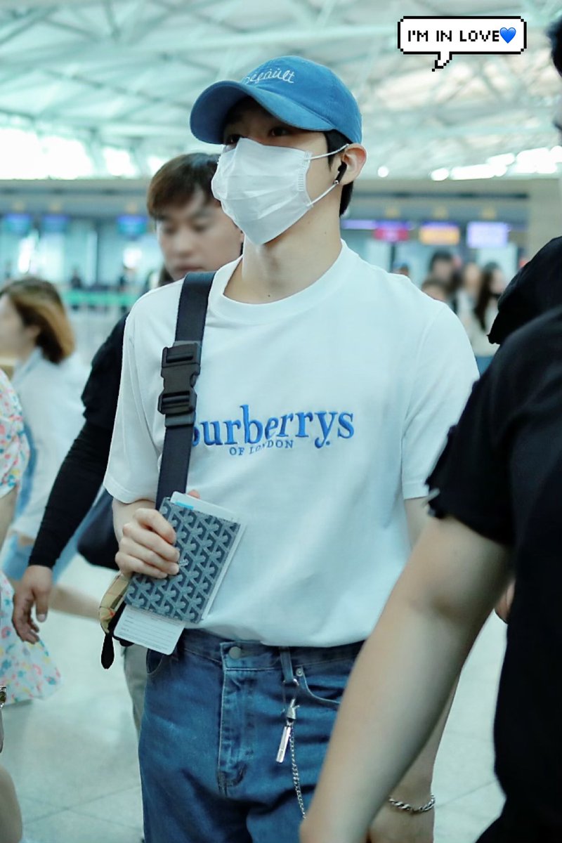 IM0126com's tweet photo. 190525 몬스타엑스 아이엠 - 출국

@OfficialMonstaX 
#몬스타엑스 #아이엠 #MONSTAX #MONSTA_X #IM #임창균 #창균 #꾸꿍 https://t.co/BNrA06illK