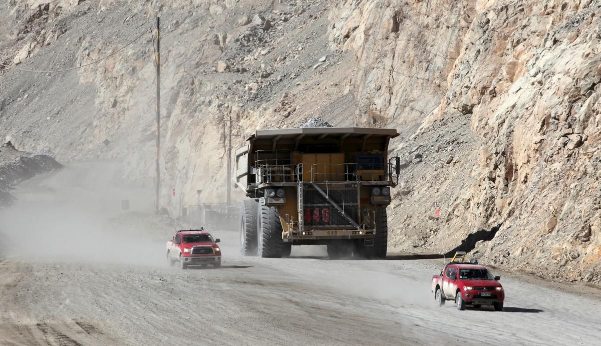 PrizeMiningCorp's tweet photo. Chile's Codelco set for #copper output hit as key mine goes underground.

#Renewables and #EVs aren't going away.  In fact, gaining momentum.  In the face of multiple supply headwinds, increasing copper demand is poised to push spot price upwards.

https://t.co/5FQ4DNuQ2n https://t.co/DlI8gnu3P3