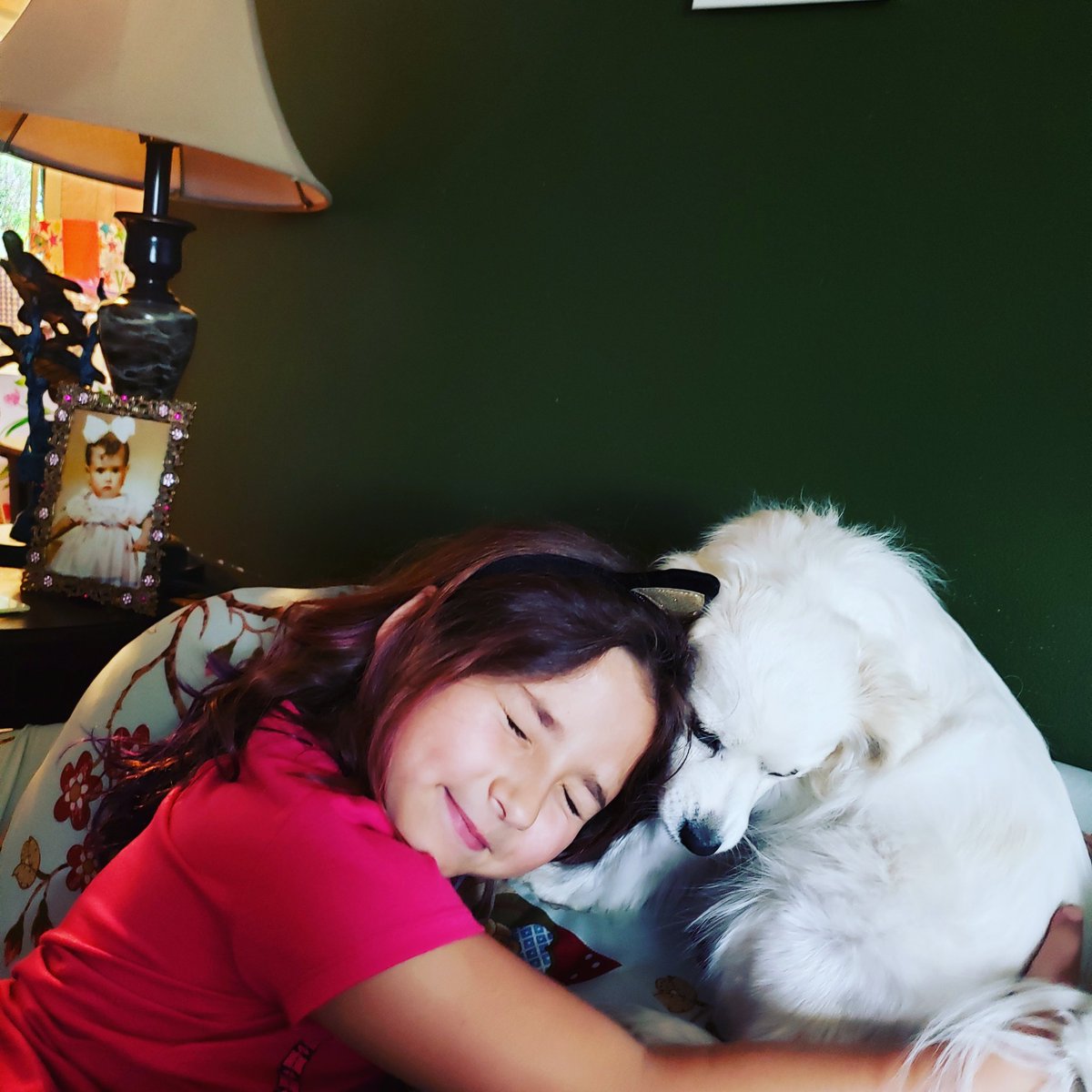 SCarolineTheDog's tweet photo. Happy 1st day of summer and last day of school everyone! #puppysnuggles #nowwecanplayeveryday https://t.co/SpkLEou0jo