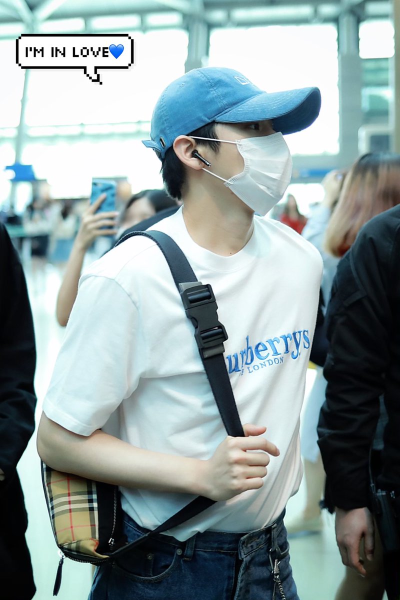 IM0126com's tweet photo. 190525 몬스타엑스 아이엠 - 출국 

@OfficialMonstaX 
#몬스타엑스 #아이엠 #MONSTAX #MONSTA_X #IM #임창균 #창균 #꾸꿍 https://t.co/Vp51leqTbj
