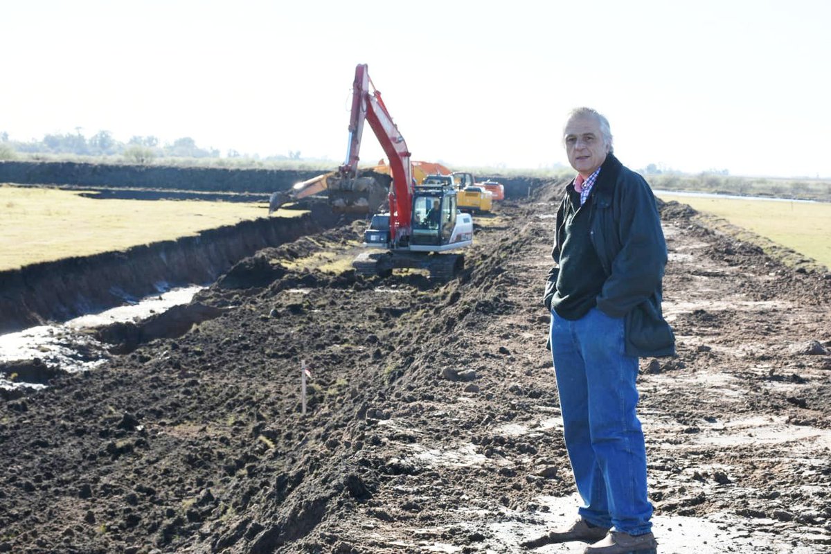 ¡Obras para la gente!: junto al Ssrio. de Inf. Hídrica Luis Giménez y al Dtor. de Hidráulica Mario Gschaider recorrimos los momumentales trabajos previos al próximo  inicio de un nuevo tramo de dragado del Salado. <a href="/RobertGigante/">Roberto Gigante</a>  <a href="/mariuvidal/">María Eugenia Vidal</a> <a href="/AlexCampbellOK/">Alex Campbell</a>  <a href="/pberecia/">Pablo Bereciartua</a> ¡¡Vamos!!!!