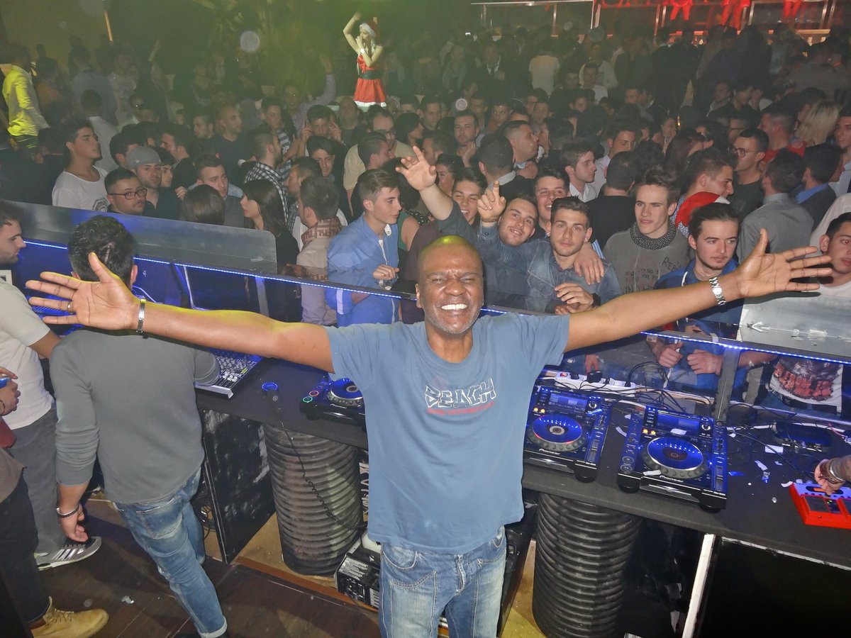 LADYROC87435325's tweet photo. Sunday Night @ Egg Club in London Legendary DJ KENNY Carpenter along with DJ Brothers, @LennyFontana @DJRickyMorrison @juanes_leal
The Classics Never Die!#studio54 #iconicDJS #NYCSwag #Discoliveson #OldSchoolClassics #dancethenightaway #LegendaryMoments @moondust177 @justinbeek https://t.co/EgNrUrtzuY
