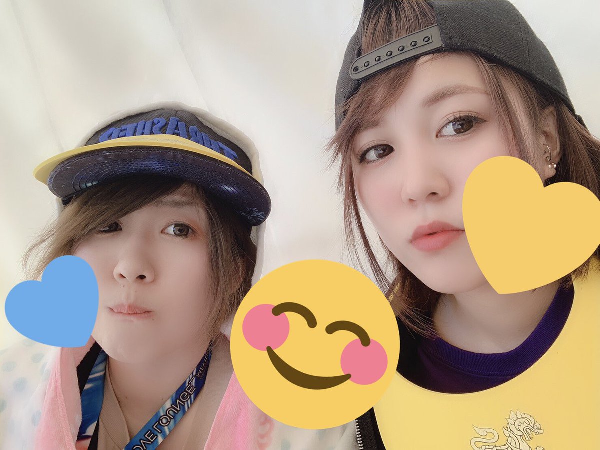 saika0911's tweet photo. ちかちゃんと絶賛METROCK⸜(* ॑꒳ ॑*  )⸝
昨日学んだ事はWANIMAカラーは黄色緑赤💛💚❤ https://t.co/zvreaZqfdp