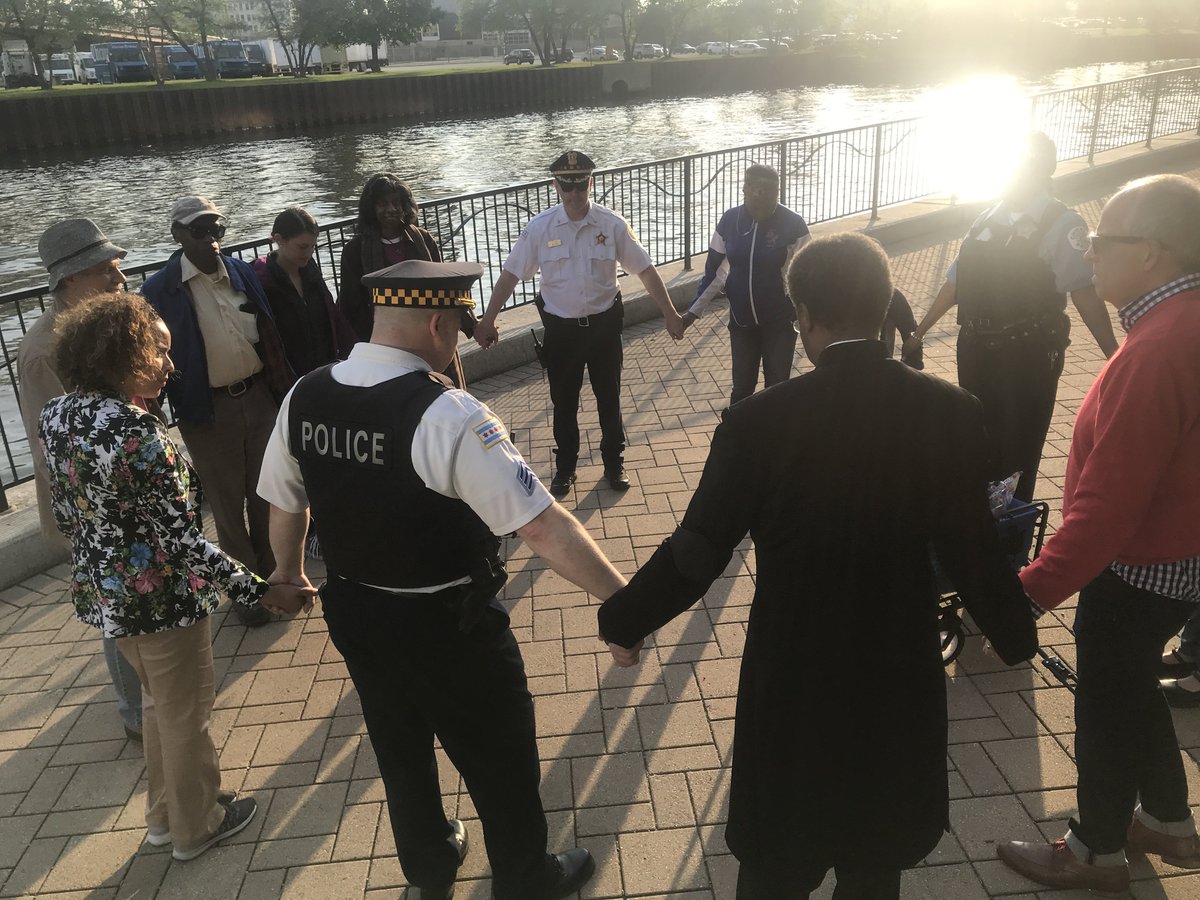 Faith in Action prayer walk with the 18th District, LaSalle Street Church, St. Luke, &amp; Park Community Church
#FaithinAction #HandsAcrossChicago