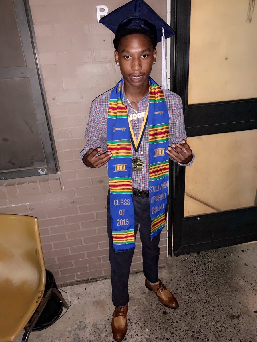 DakariiB21's tweet photo. GOD GOT ME WOKE ME UP & TOOK ME IN SAT ME DOWN , BROKE ME DOWN & SAID MAKE ME PROUD I CAME UP I ROSE UP OUT THE MUD CANT TRUST NOBODY SO IN GOD I TRUST 🎓❤️
#THANKGOD🙏🏽. #AAMU23 👹
#IDIDTHISFOREVEBODYWHOSAIDICOULDNT🚮
#LLBROSHELL #LLZYZY #KORY 🤩 https://t.co/Am9w5gEv6I