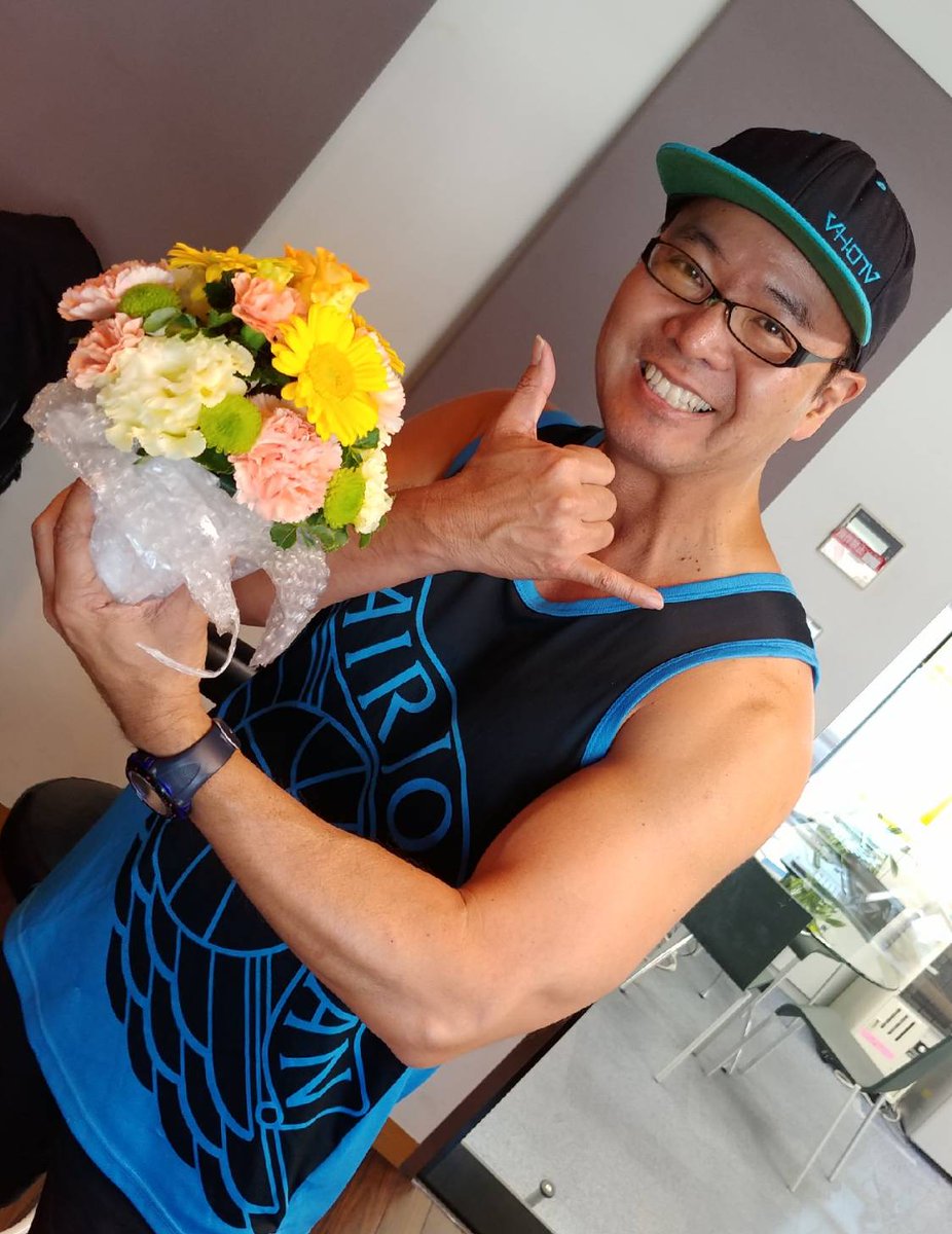 リスナーの方からお花もいただきました！ありがとうございます！残り約1時間！前ムキムキに突っ走ります！#vkifm #intefm897 #TeamVKS